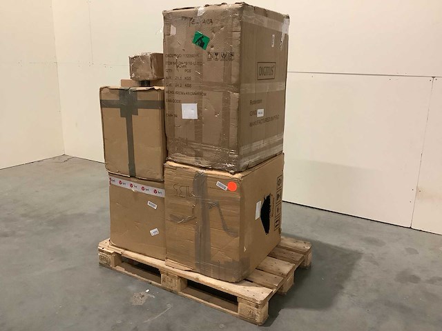 Pallet noodstroomvoorzieningen - retourgoederen - 6 items - afbeelding 1 van  6