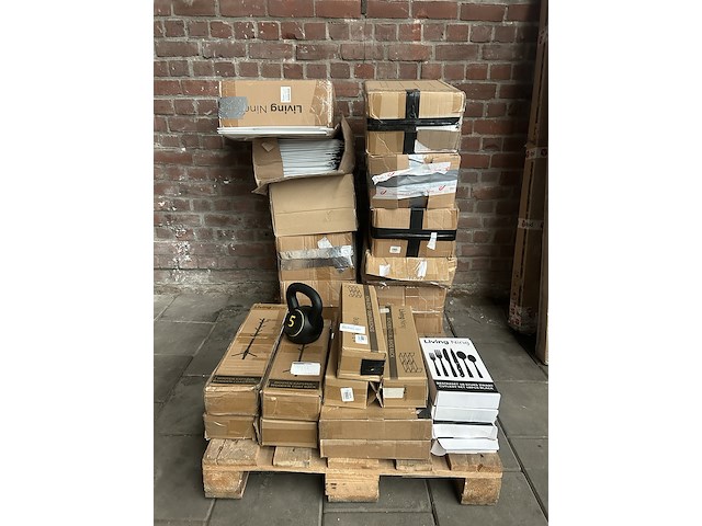 Pallet (online) winkelvoorraad, living nine - afbeelding 1 van  5