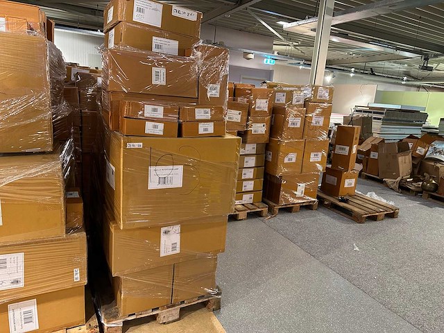 Pallet partij woondecoratie – mix van lampen, vazens & decoratie (partijhandel) - afbeelding 1 van  5