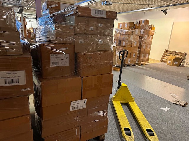 Pallet partij woondecoratie – mix van lampen, vazens & decoratie (partijhandel) - afbeelding 1 van  6