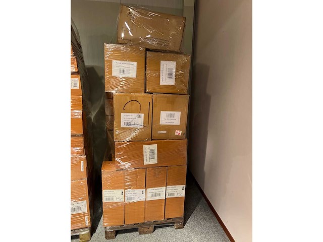 Pallet partij woondecoratie – mix van lampen, vazens & decoratie (partijhandel) - afbeelding 1 van  5