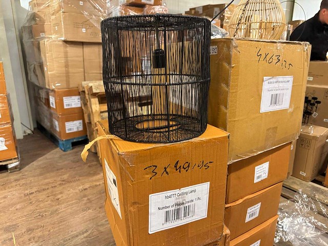 Pallet partij woondecoratie – mix van lampen, vazens & decoratie (partijhandel) - afbeelding 1 van  8