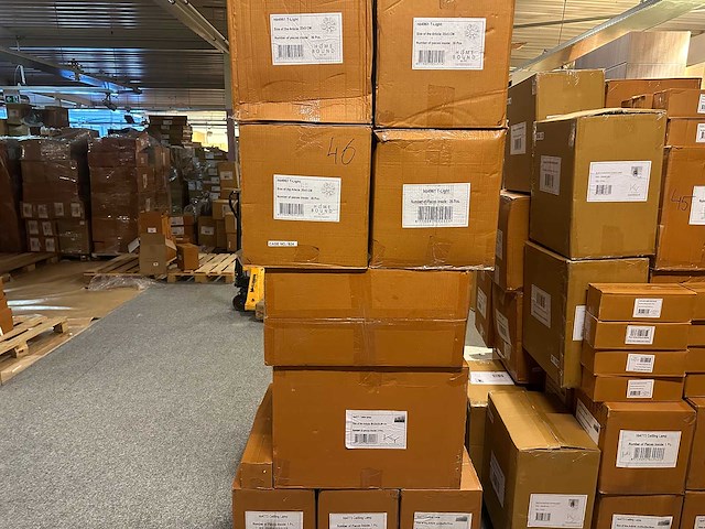 Pallet partij woondecoratie – mix van lampen, vazens & decoratie (partijhandel) - afbeelding 1 van  3