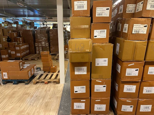 Pallet partij woondecoratie – mix van lampen, vazens & decoratie (partijhandel) - afbeelding 1 van  3