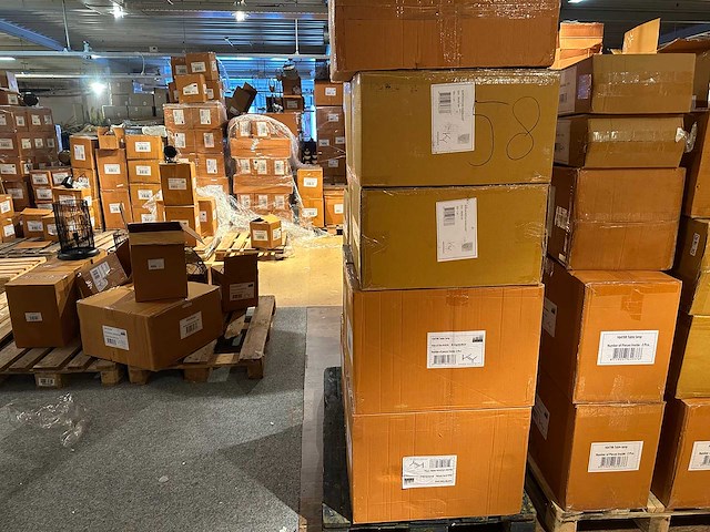 Pallet partij woondecoratie – mix van lampen, vazens & decoratie (partijhandel) - afbeelding 1 van  4