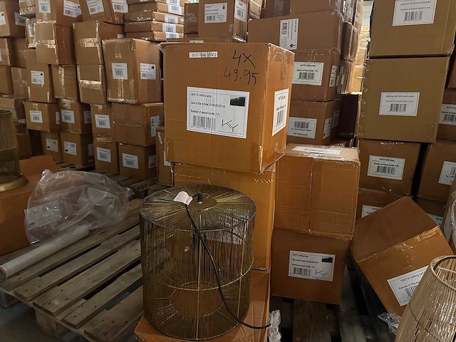 Pallet partij woondecoratie – mix van lampen, vazens & decoratie (partijhandel) - afbeelding 3 van  5