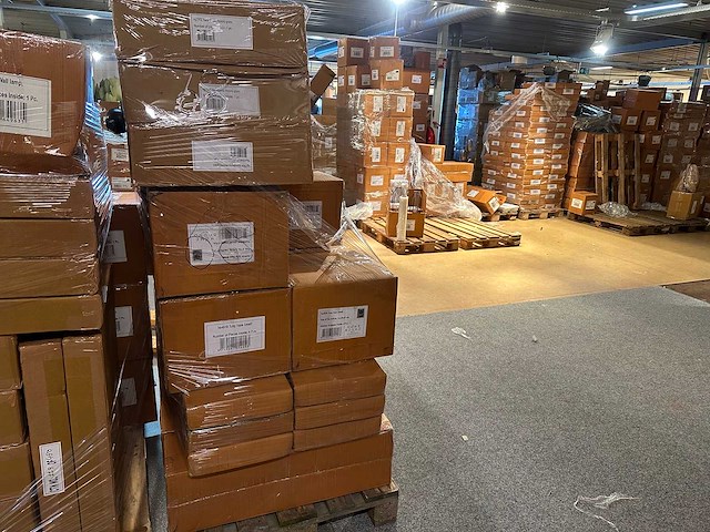 Pallet partij woondecoratie – mix van lampen, vazens & decoratie (partijhandel) - afbeelding 1 van  5