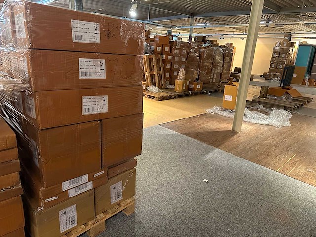 Pallet partij woondecoratie – mix van lampen, vazens & decoratie (partijhandel) - afbeelding 1 van  4