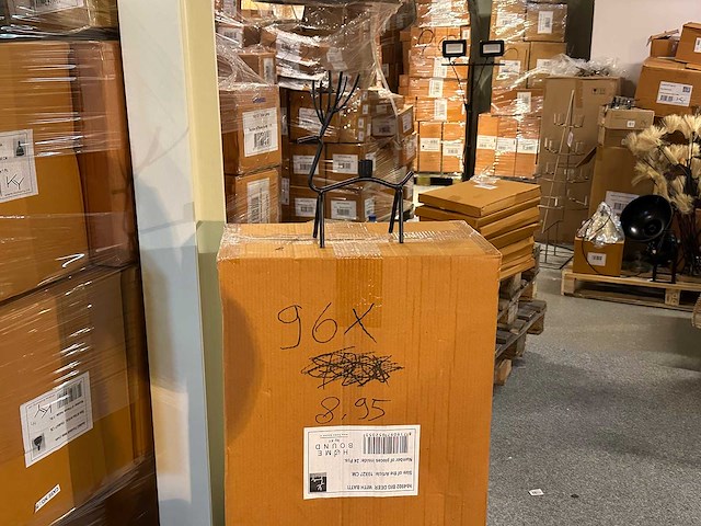 Pallet partij woondecoratie – mix van lampen, vazens & decoratie (partijhandel) - afbeelding 1 van  4