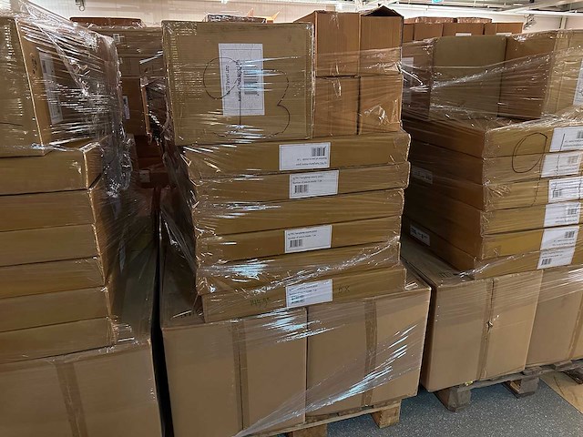 Pallet partij woondecoratie – mix van lampen, vazens & decoratie (partijhandel) - afbeelding 1 van  3