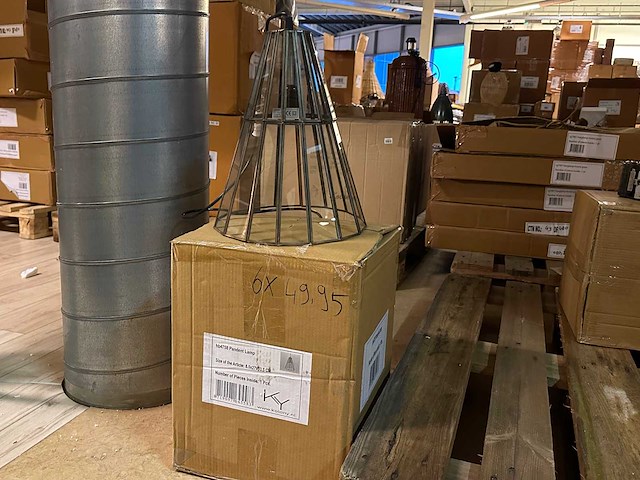 Pallet partij woondecoratie – mix van lampen, vazens & decoratie (partijhandel) - afbeelding 1 van  1