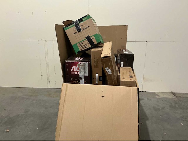 Pallet pc schermen / monitors retourgoederen - 14 items - afbeelding 1 van  3