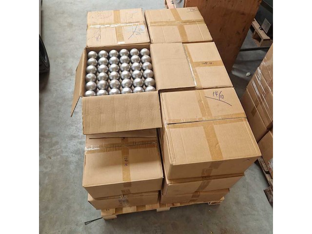 Pallet pcm bollen (fase overgangs materialen) tbv thermische accu in buffervat 18 dozen met 108 st per doos. ot 56°c ø 63mm - afbeelding 1 van  4