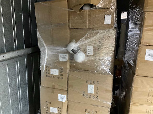 Pallet piepschuimballen - afbeelding 1 van  3