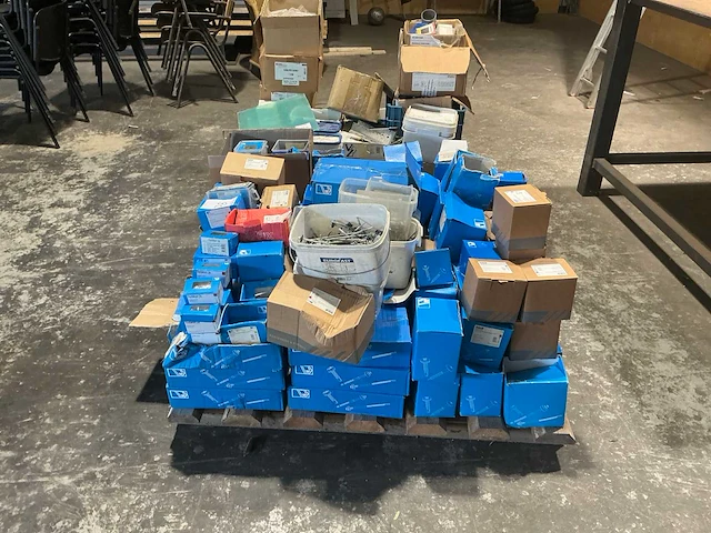 Pallet pontmeyer dakbevestigingsmaterialen - afbeelding 3 van  9