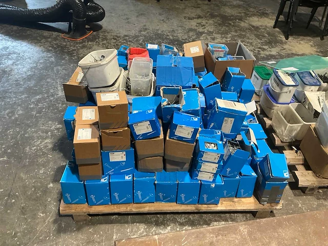 Pallet pontmeyer dakbevestigingsmaterialen - afbeelding 4 van  9