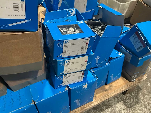 Pallet pontmeyer dakbevestigingsmaterialen - afbeelding 7 van  9