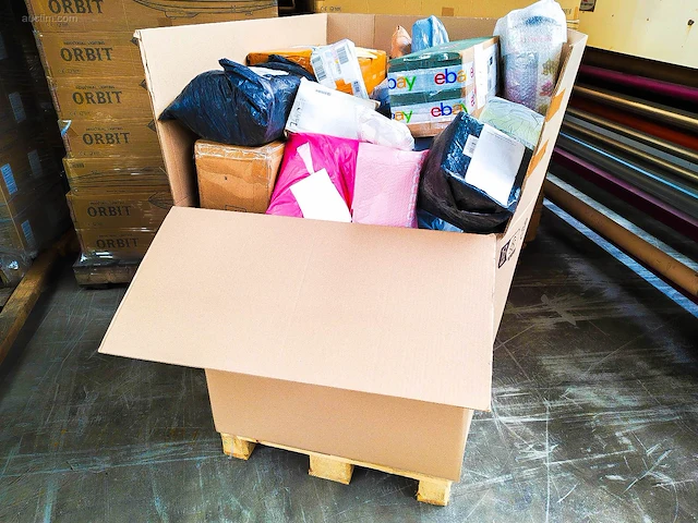 Pallet postpakketten 129 kg - afbeelding 1 van  12