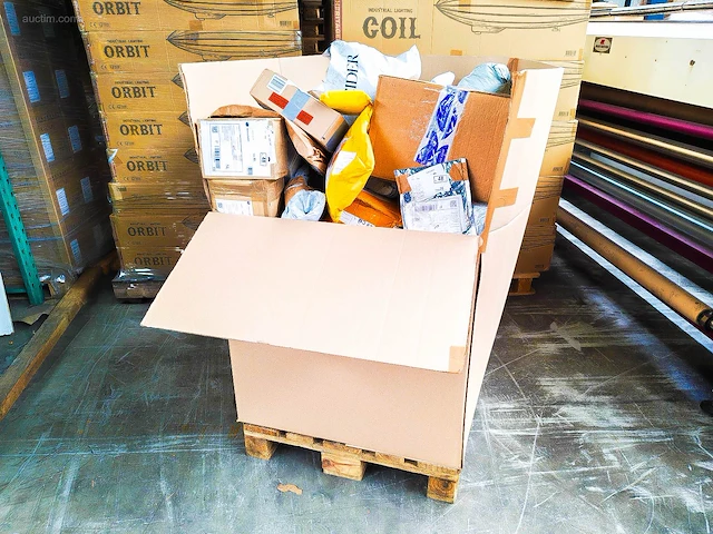 Pallet postpakketten 129 kg - afbeelding 1 van  12