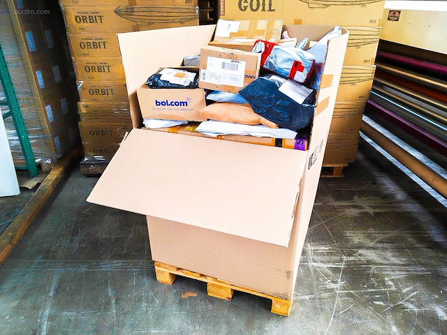 Pallet postpakketten 135 kg - afbeelding 1 van  13