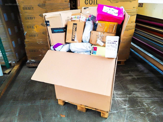 Pallet postpakketten 136 kg - afbeelding 1 van  13