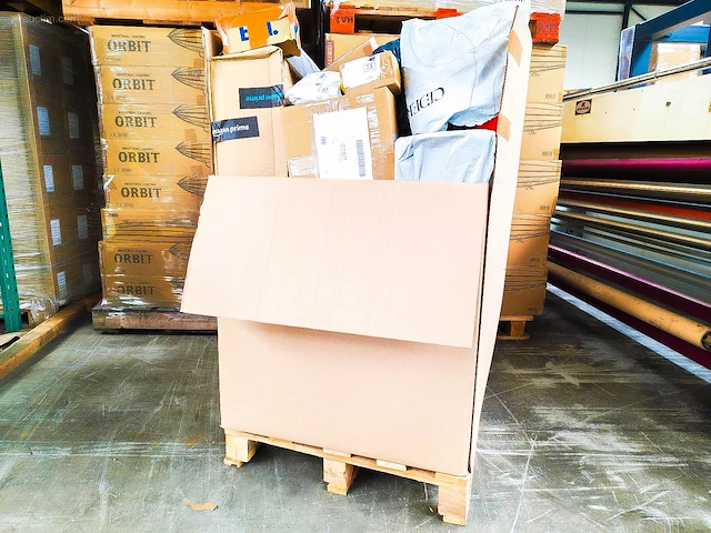 Pallet postpakketten 137 kg - afbeelding 4 van  12