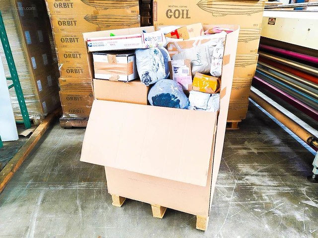 Pallet postpakketten 140 kg - afbeelding 1 van  14