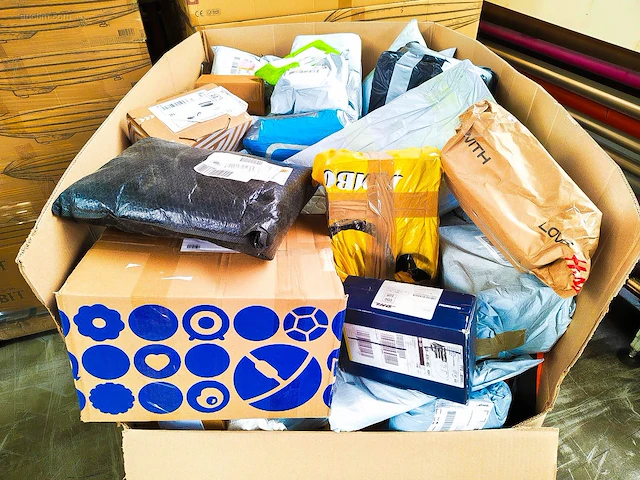 Pallet postpakketten 143 kg - afbeelding 4 van  13