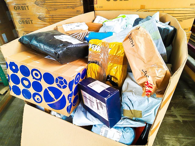 Pallet postpakketten 143 kg - afbeelding 6 van  13