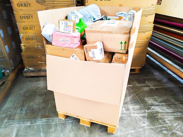 Pallet postpakketten 149 kg - afbeelding 1 van  9