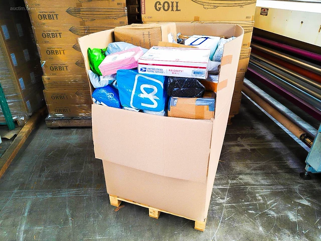 Pallet postpakketten 160 kg - afbeelding 1 van  13