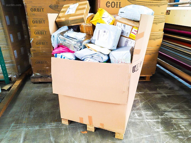 Pallet postpakketten 162 kg - afbeelding 1 van  11