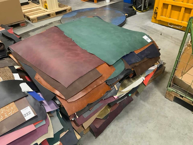 Pallet restanten vellen splitleer / sample-stroken diversen - afbeelding 2 van  4