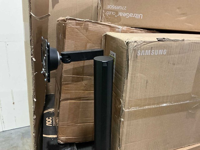 Pallet retourgoederen - pc / monitoren - 19 items - afbeelding 2 van  5