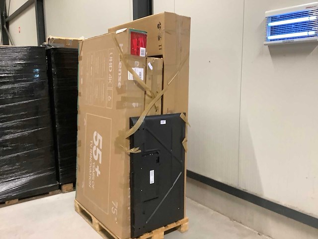Pallet retourgoederen - televisie (8x) - afbeelding 2 van  7