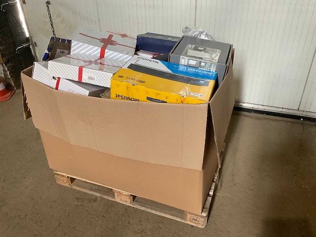 Pallet retourgoederen - afbeelding 1 van  16