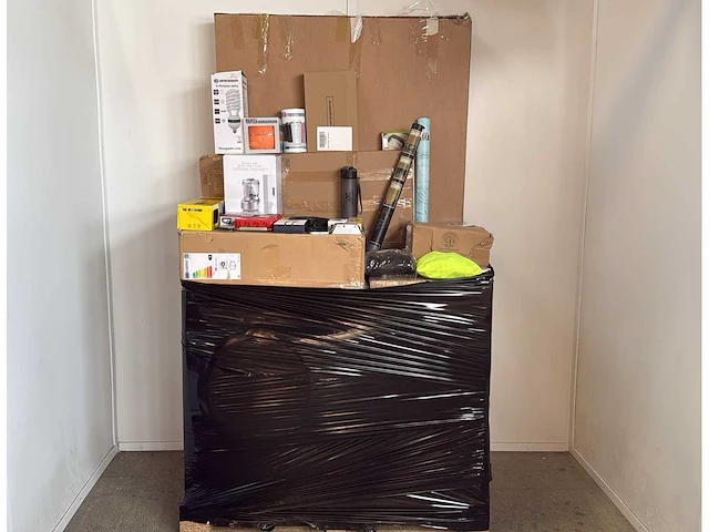 Pallet retourgoederen. - afbeelding 3 van  4