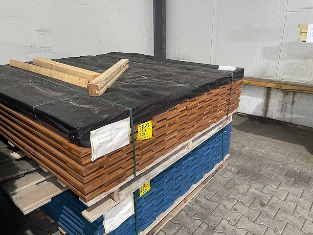 Pallet schuttingdelen bruin gecoat 180x180cm (8x) - afbeelding 1 van  3