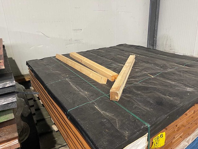 Pallet schuttingdelen bruin gecoat 180x180cm (8x) - afbeelding 2 van  3