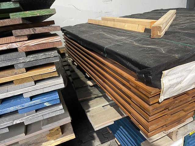 Pallet schuttingdelen bruin gecoat 180x180cm (8x) - afbeelding 3 van  3