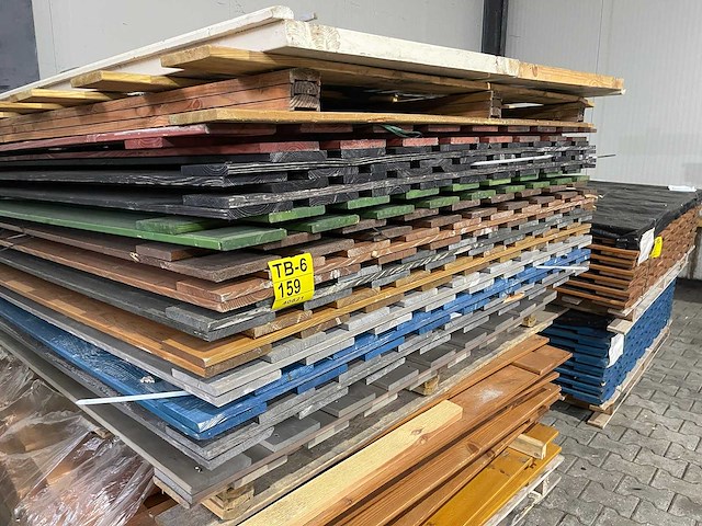 Pallet schuttingdelen diverse kleuren 180x180cm (11x) - afbeelding 1 van  2