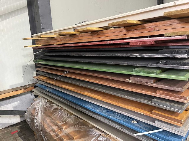 Pallet schuttingdelen diverse kleuren 180x180cm (11x) - afbeelding 2 van  2