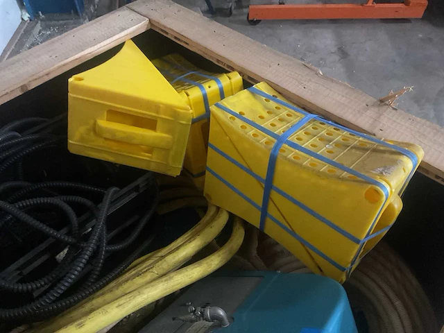 Pallet slangen & schoonmaak benodigdheden - afbeelding 3 van  8