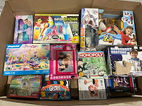 Pallet speelgoed met o.a playmobil, monoploy en barbie - afbeelding 1 van  10