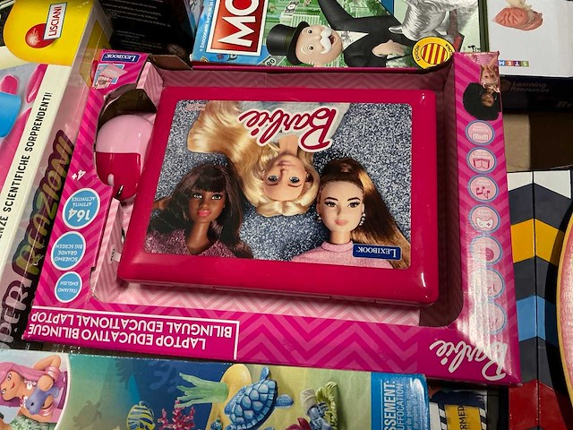 Pallet speelgoed met o.a playmobil, monoploy en barbie - afbeelding 9 van  10