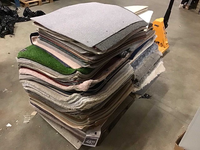 Pallet stalen van vloerkleed - afbeelding 2 van  2