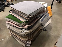 Pallet stalen van vloerkleed - afbeelding 2 van  2