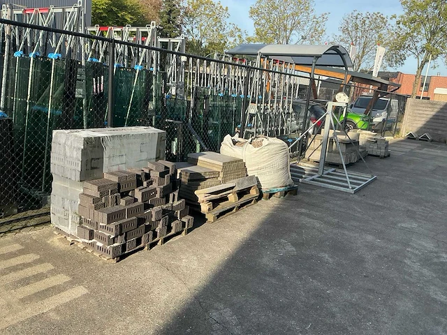 Pallet stenen,grind & bakstenen (8x) - afbeelding 1 van  14