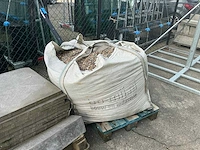Pallet stenen,grind & bakstenen (8x) - afbeelding 13 van  14
