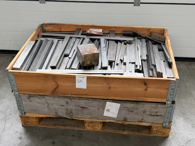 Pallet strip/plat massief materiaal - afbeelding 1 van  4
